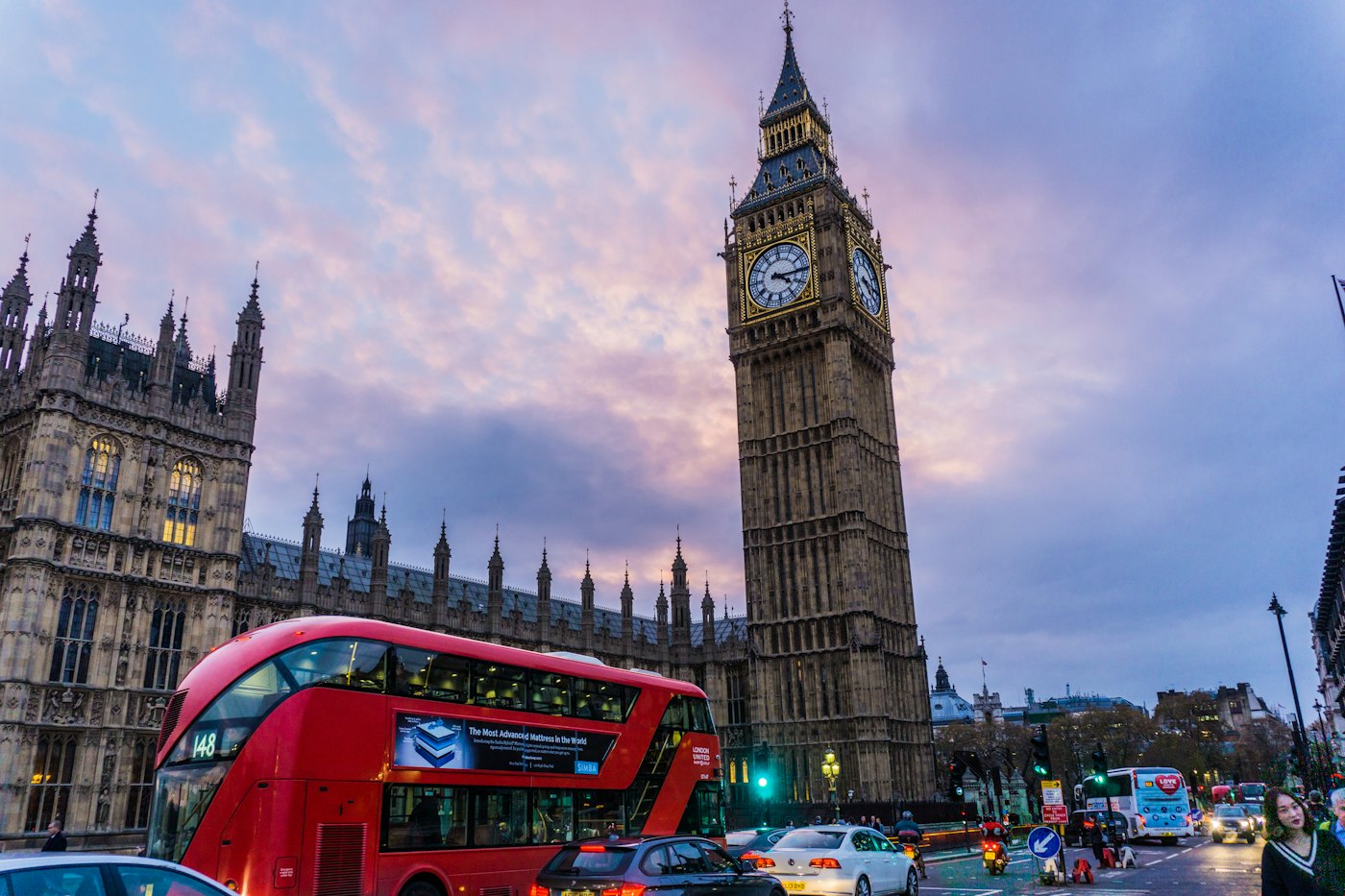 Un colectivo rojo frente al Big Ben